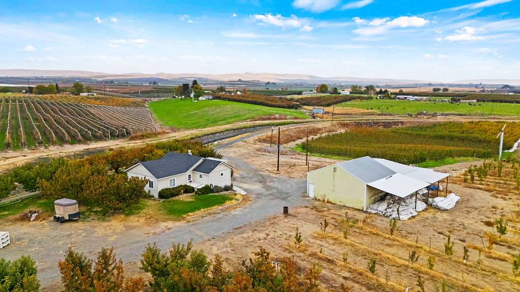 961 Lucy Ln, Zillah, WA for Sale