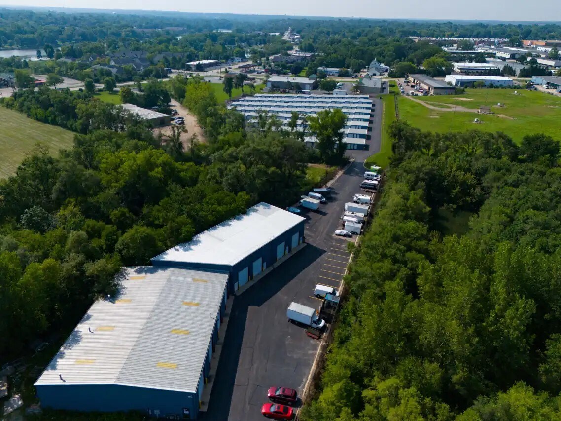 300 Sundown Rd, South Elgin, IL for Rent