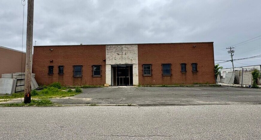 26 Grand Ave, Farmingdale, NY for Rent