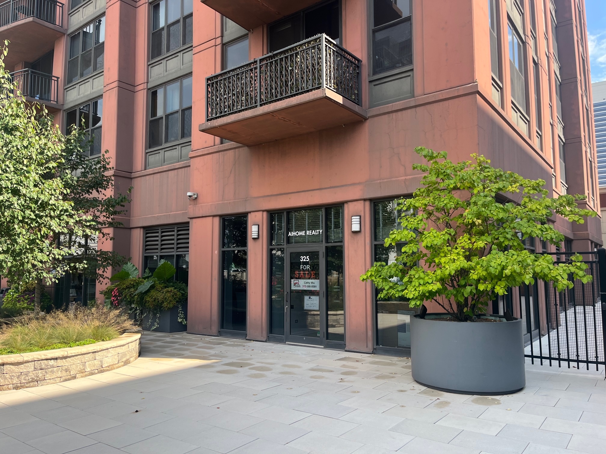 325 N Desplaines St, Chicago, IL for Sale