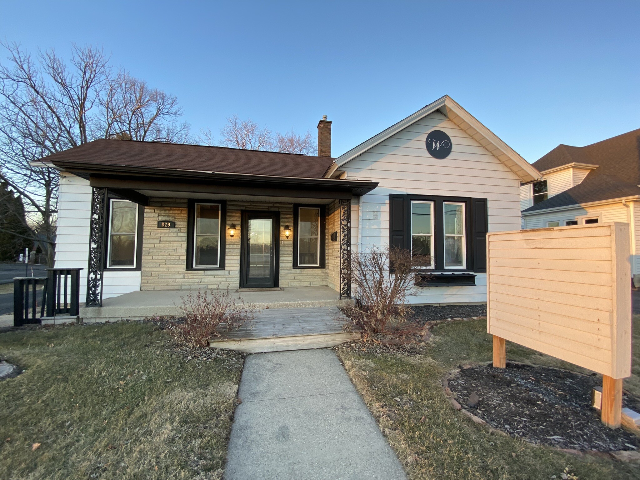 829 Lincolnway, Valparaiso, IN for Rent