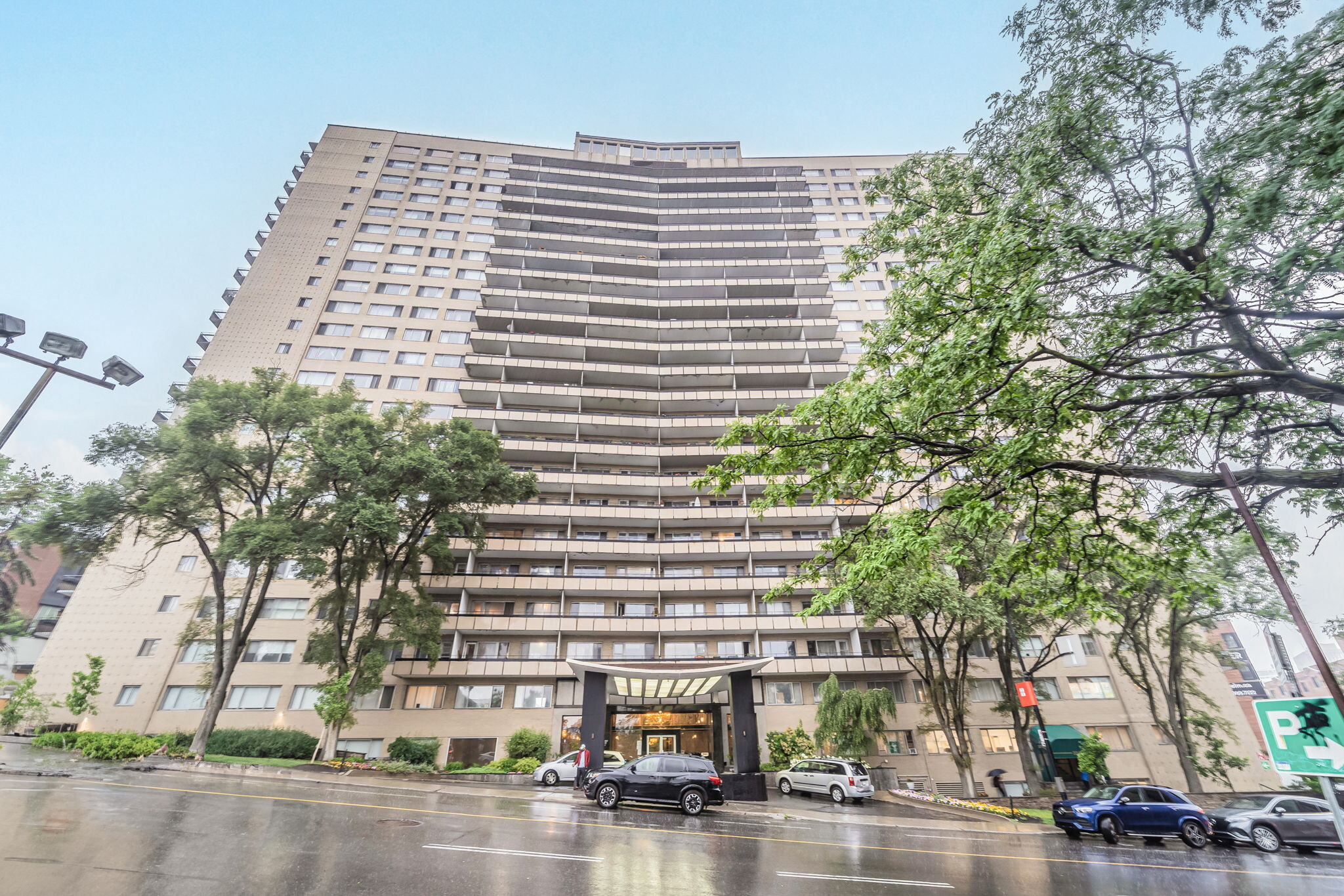 3545-3555 Ch de la Côte-des-Neiges, Montréal, QC for Rent