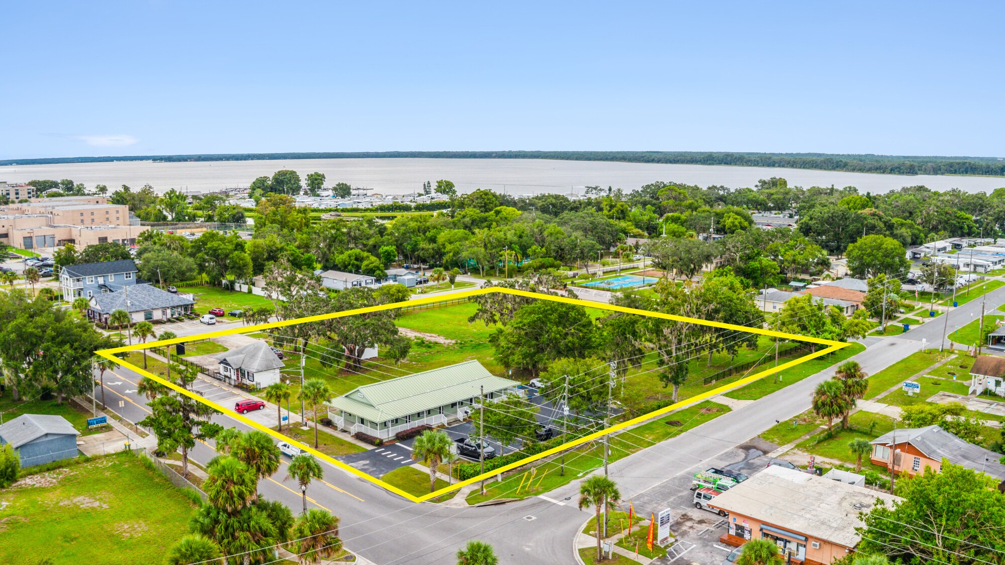 819 Main St, Tavares, FL for Sale