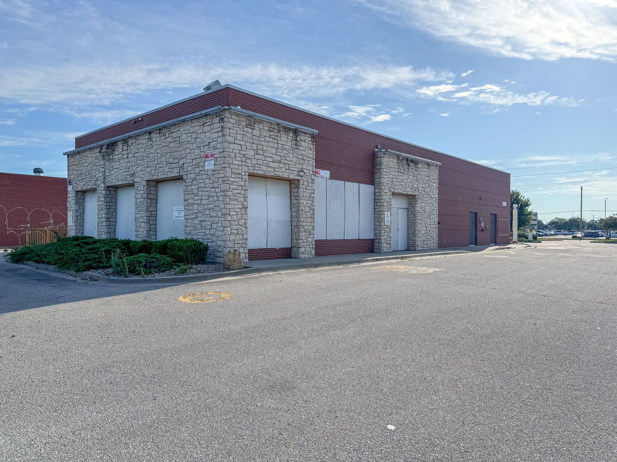 1050 N Broadway St, Wichita, KS for Rent
