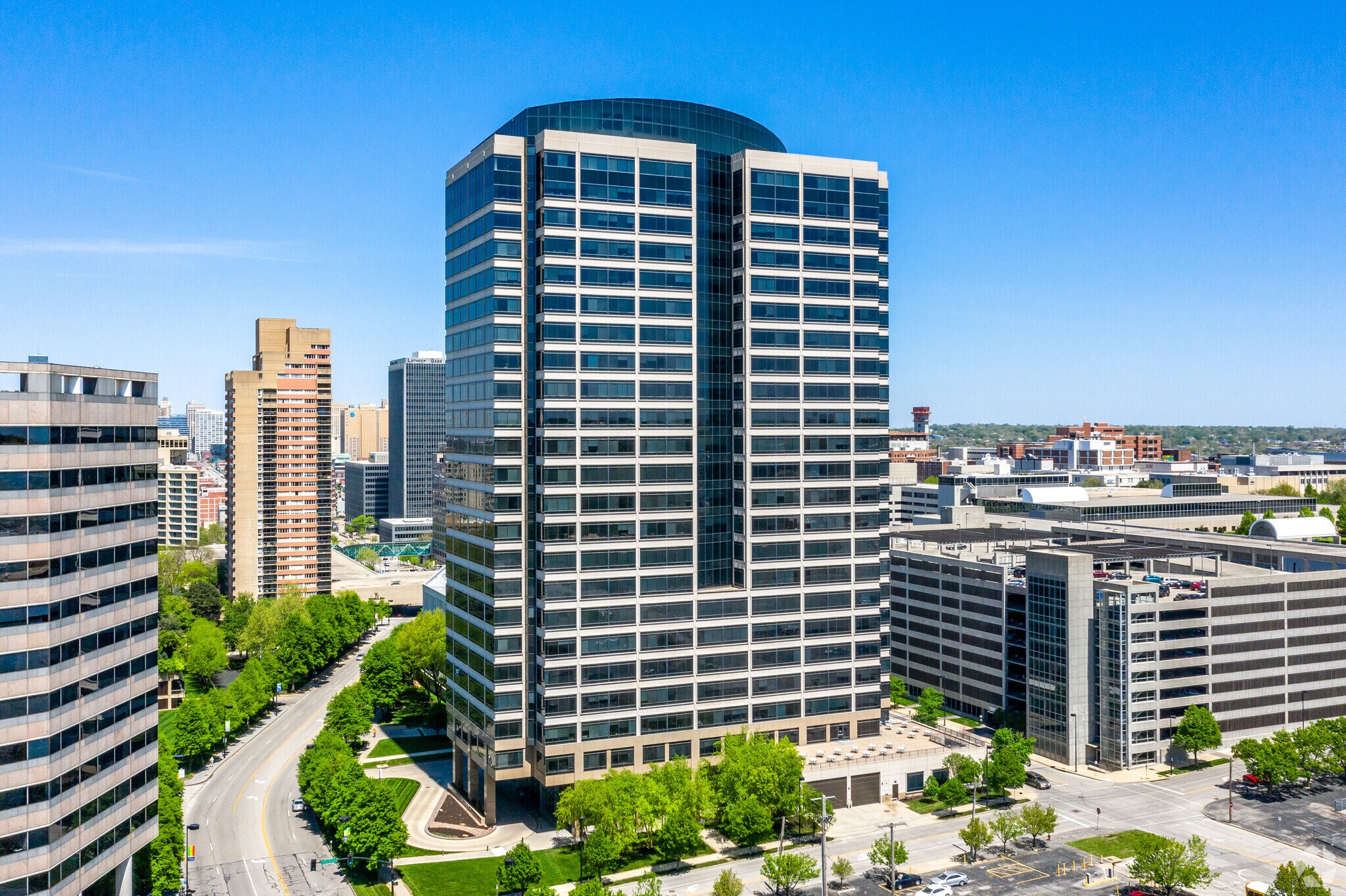 2555 Grand Blvd, Kansas City, MO for Rent