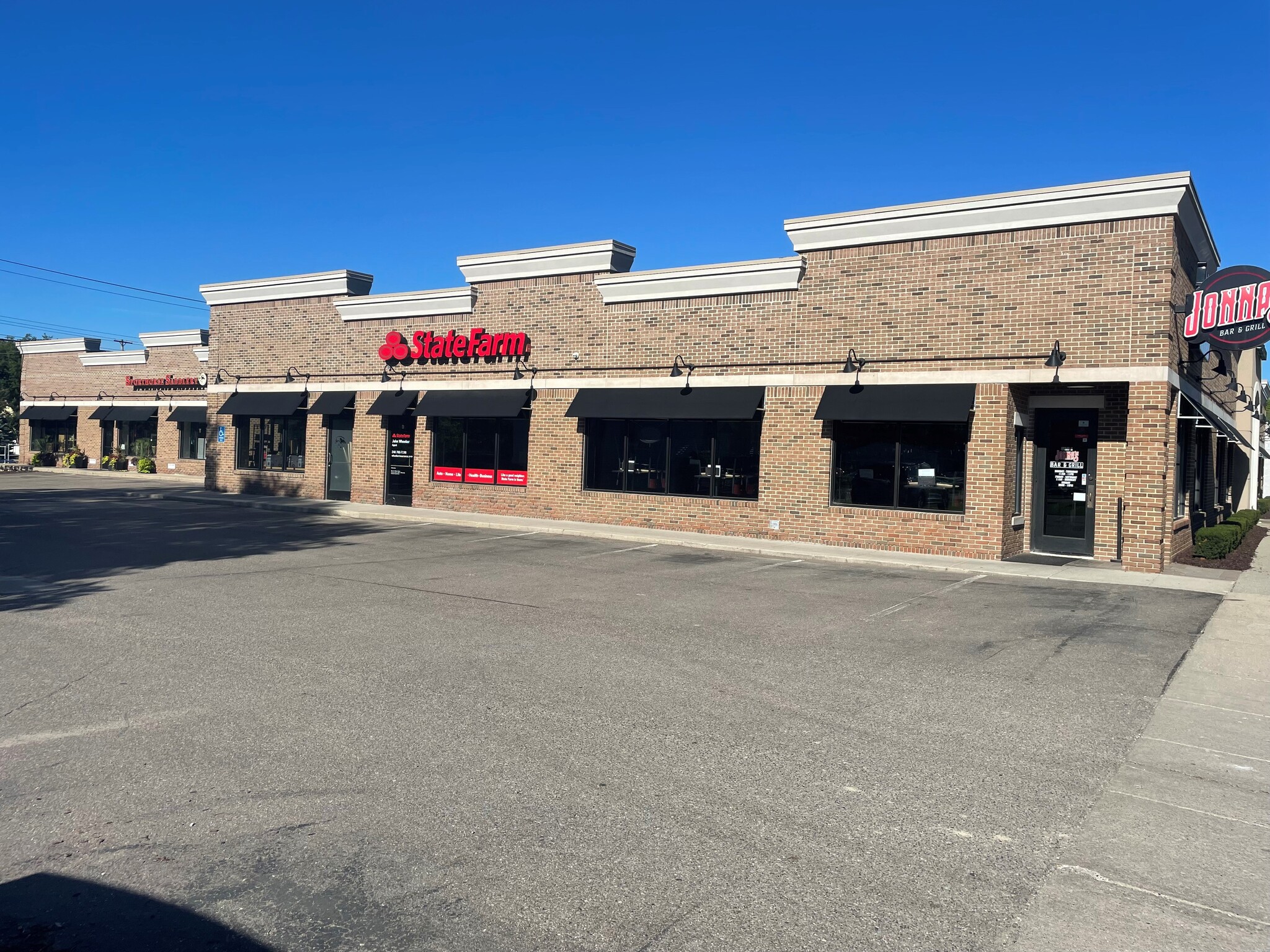 56849 Grand River Ave New Hudson, MI 48165 Retail Property for Sale