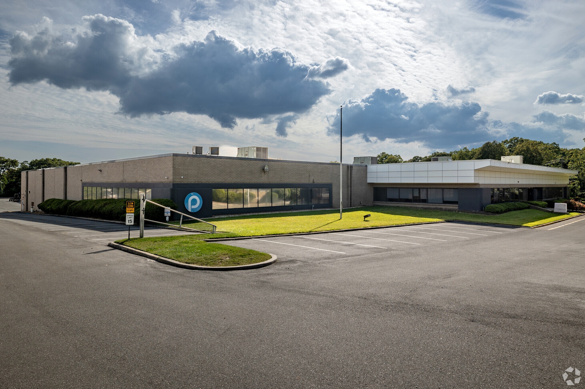 1516 Motor Pky, Hauppauge, NY for Sale