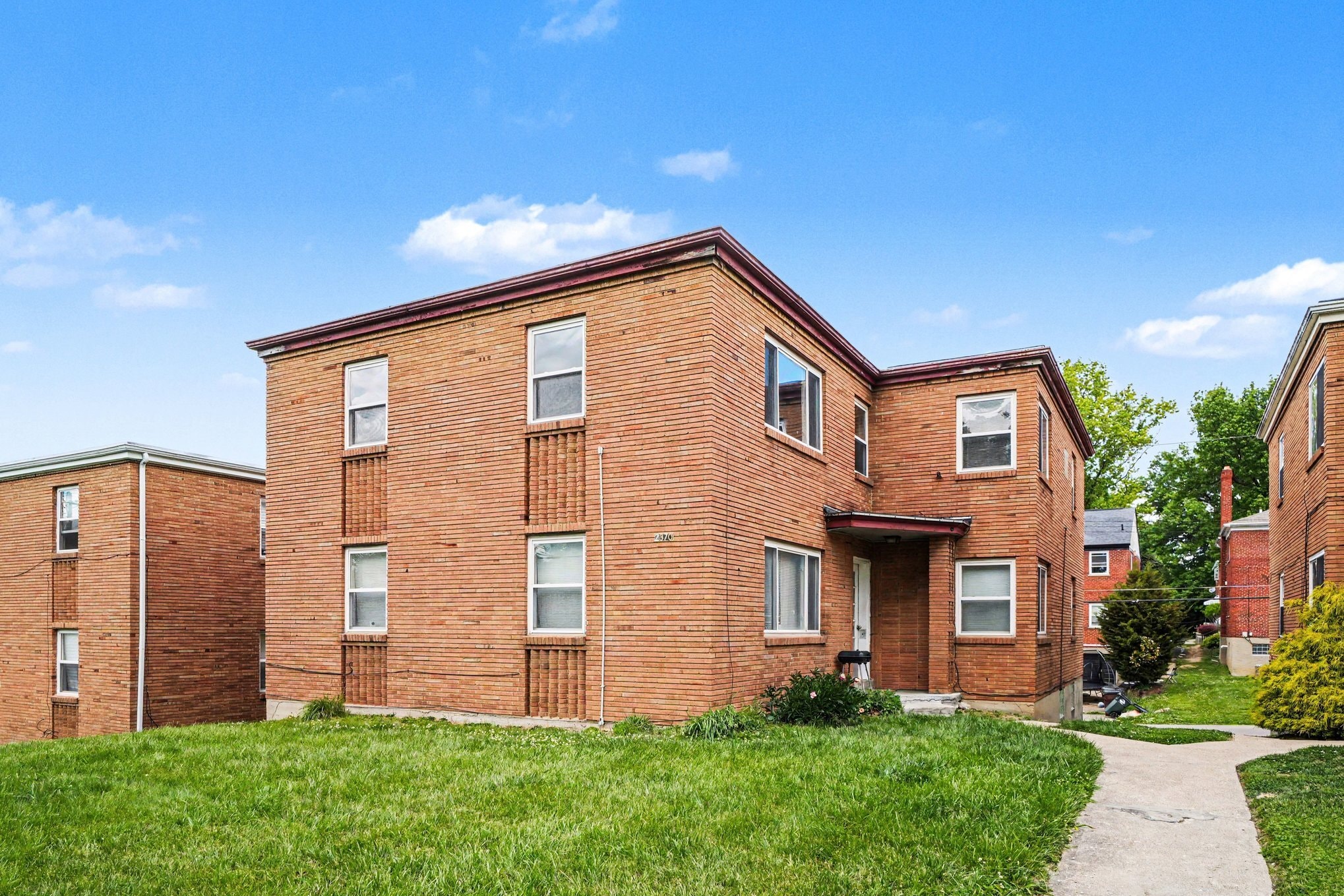 2370 Losantiville Ave, Cincinnati, OH for Sale