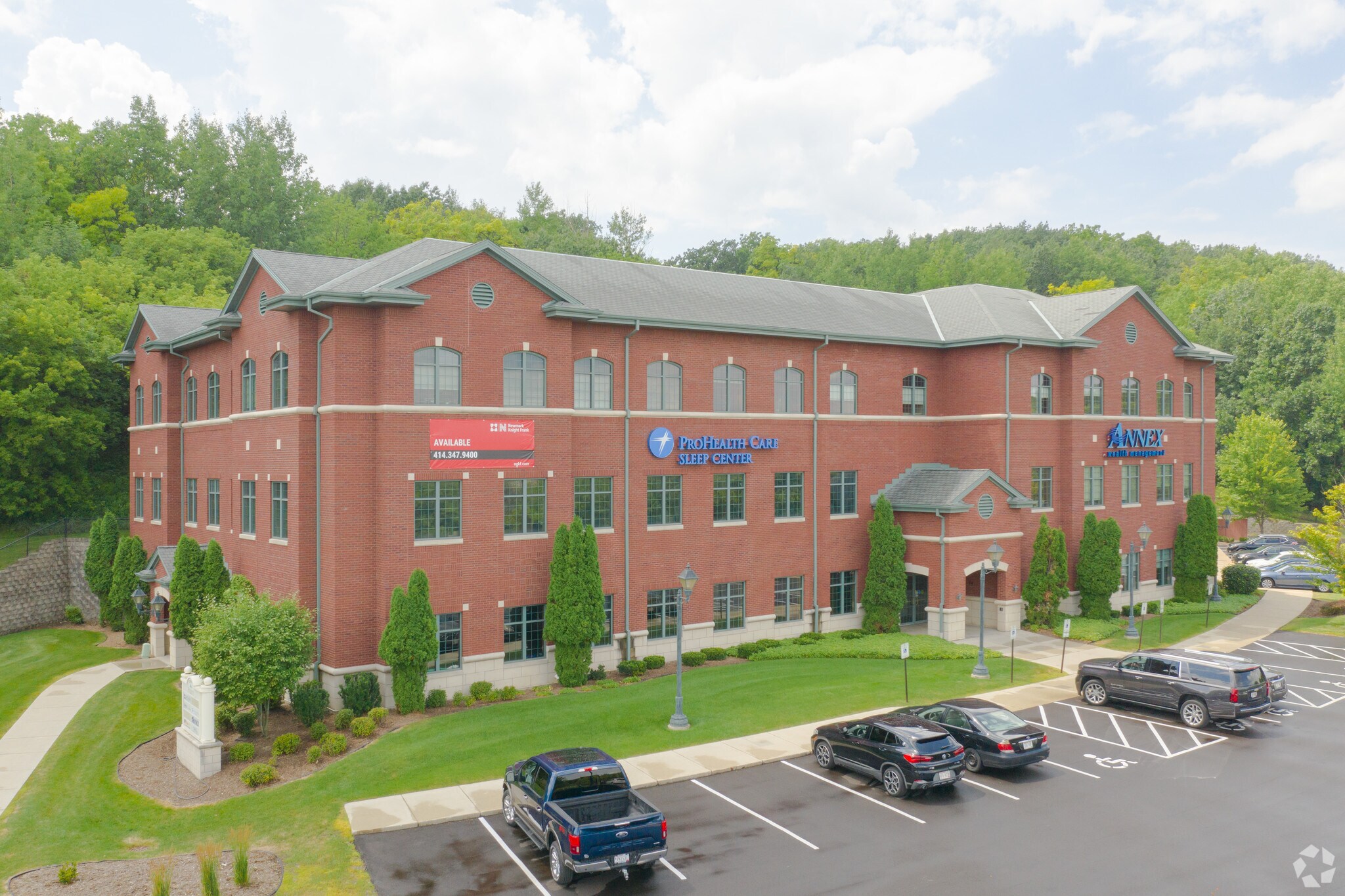 2301 Sun Valley Dr Delafield, WI 53018 Coworking Space on