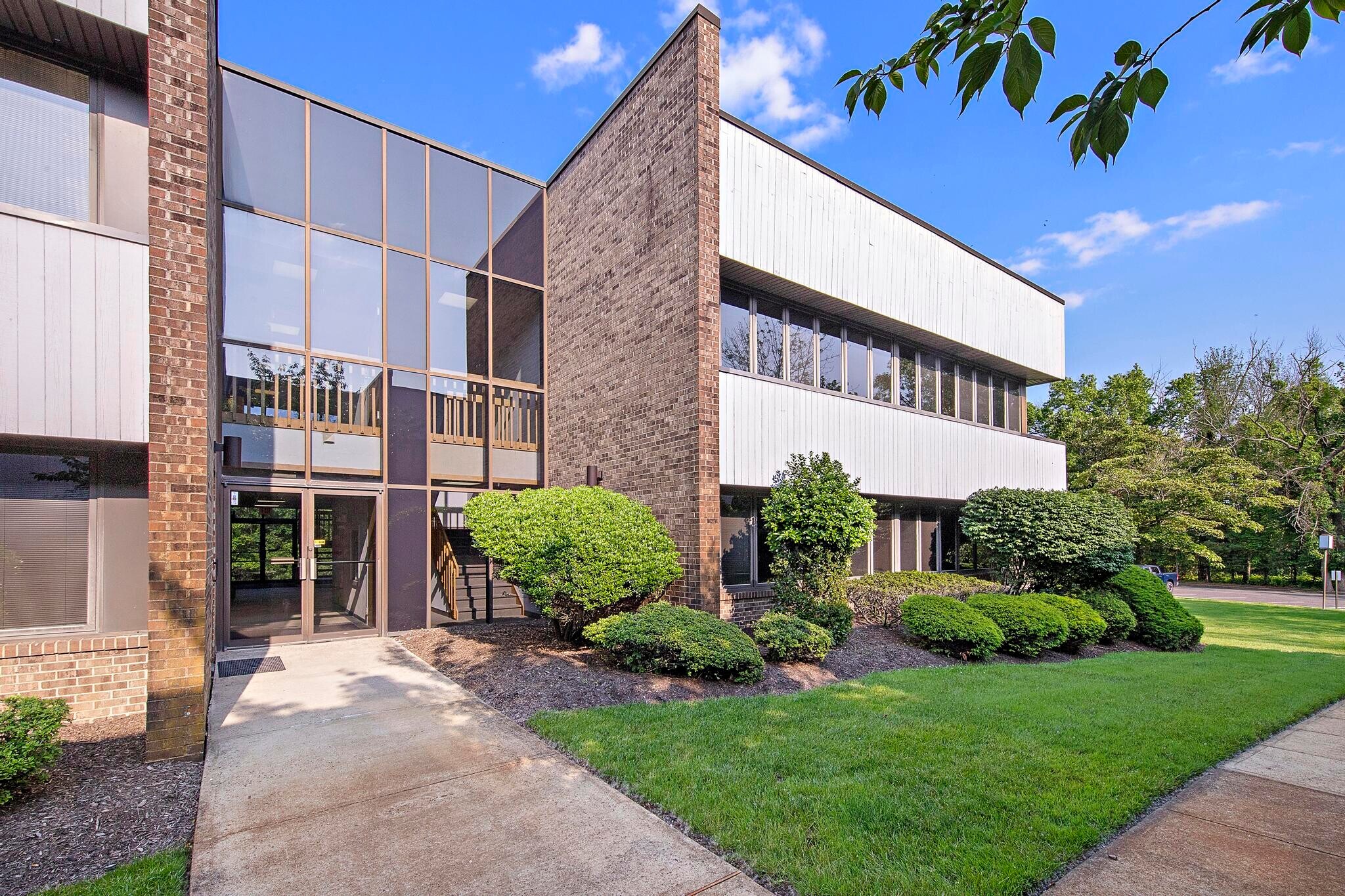 257 Monmouth Rd, Oakhurst, NJ for Sale