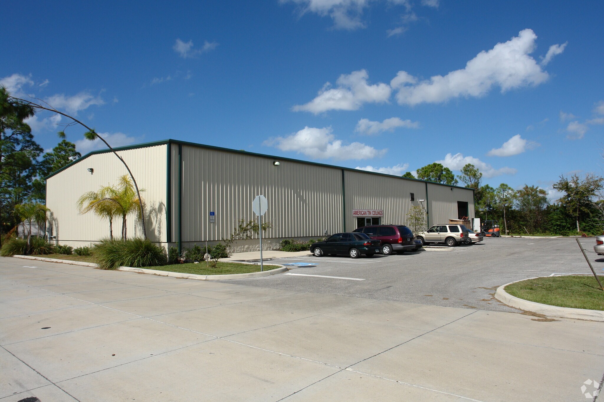 1825 60th Pl E Bradenton, FL 34203 Industrial Property for Lease on