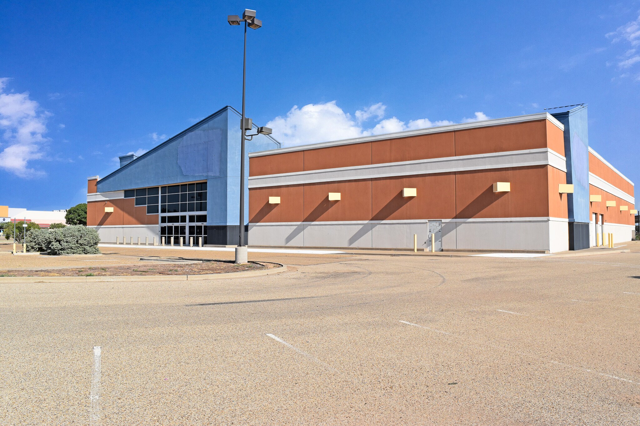 5916 W Loop 289, Lubbock, TX for Rent