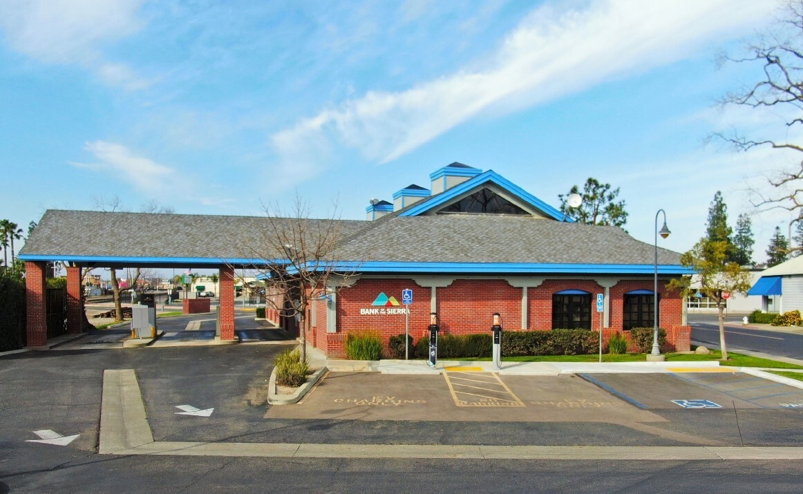 427 W Lacey Blvd, Hanford, CA for Sale