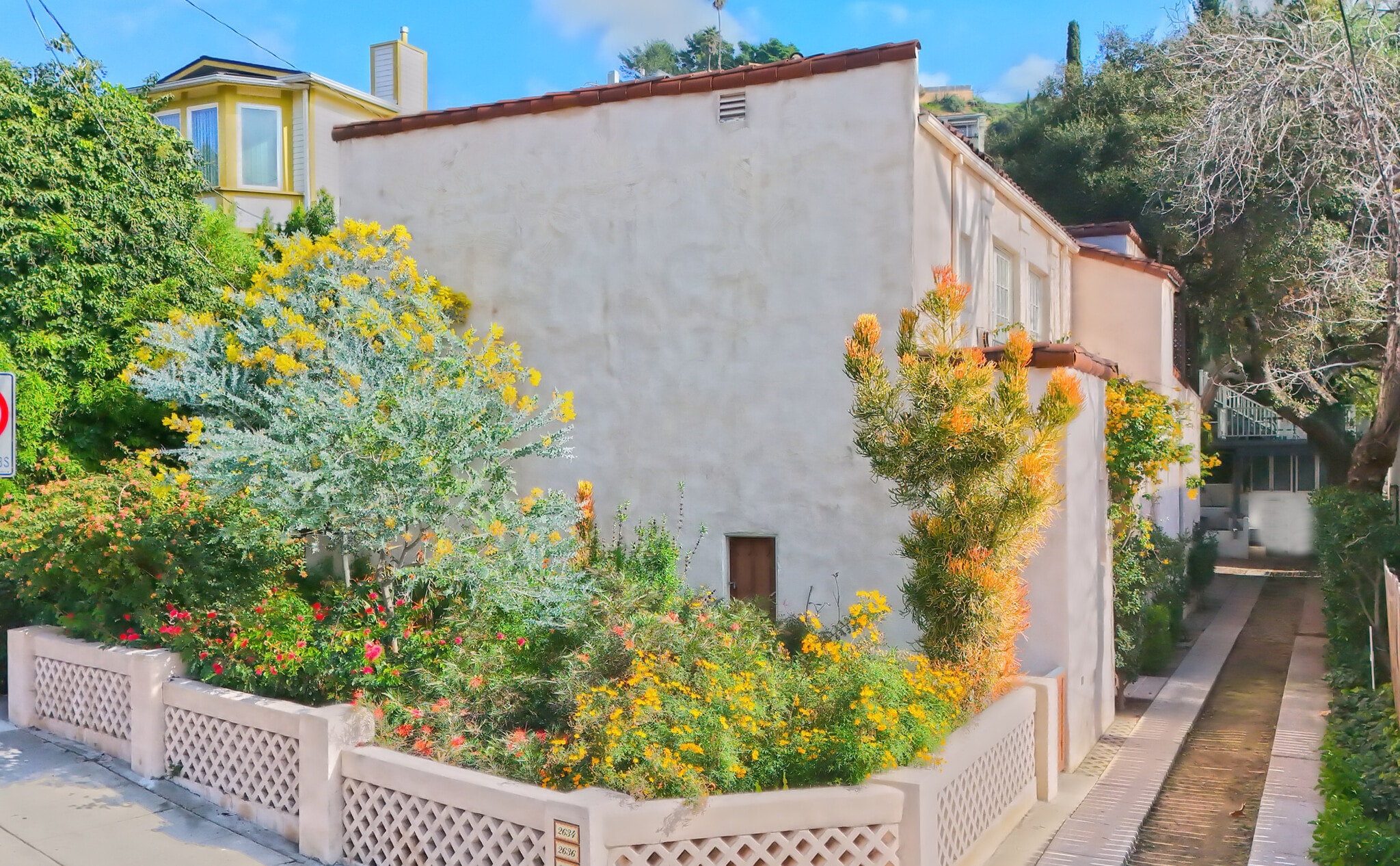 2636 N Beachwood Dr, Los Angeles, CA for Sale