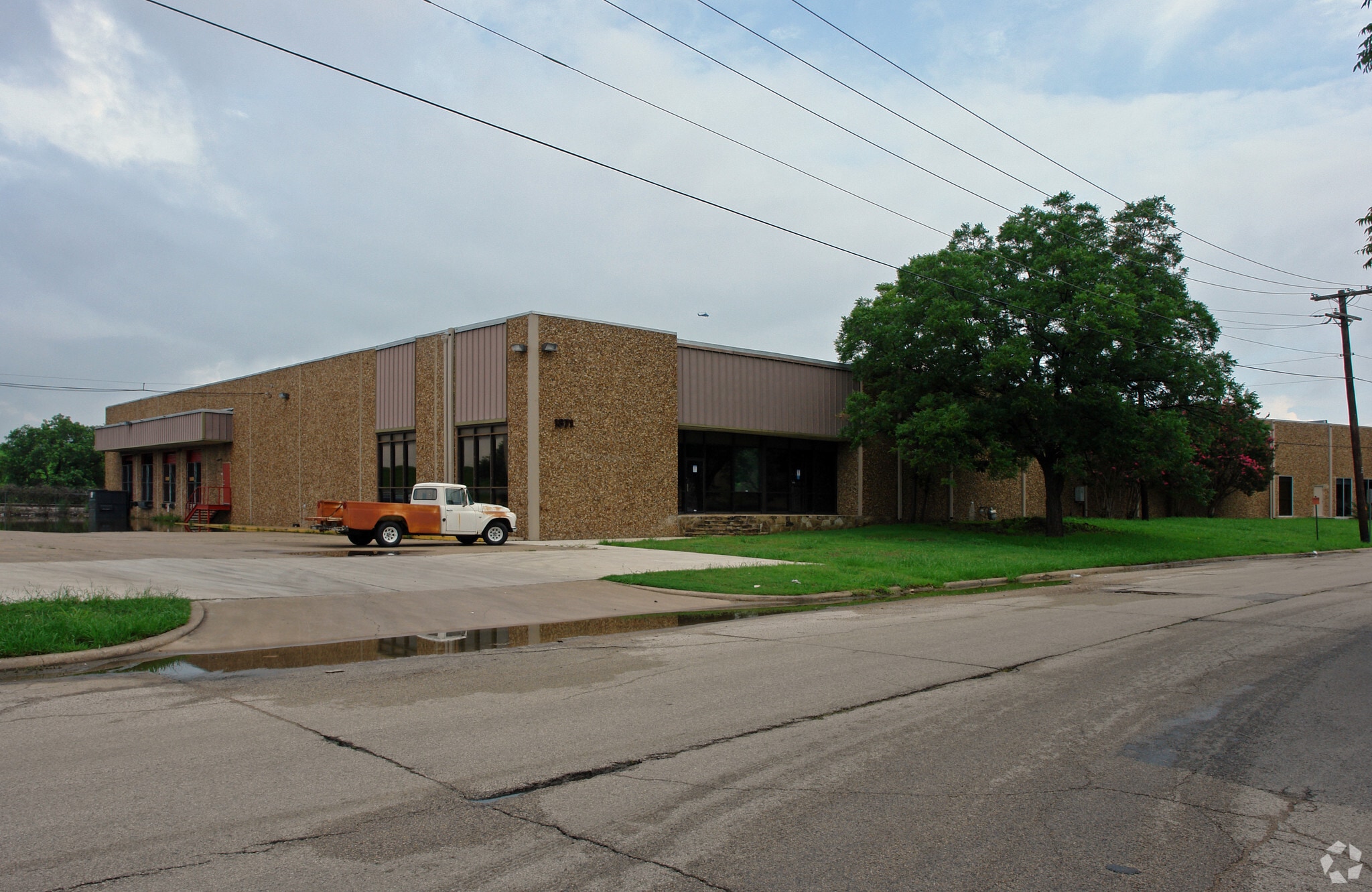 1371-1373 Round Table Dr, Dallas, TX for Rent