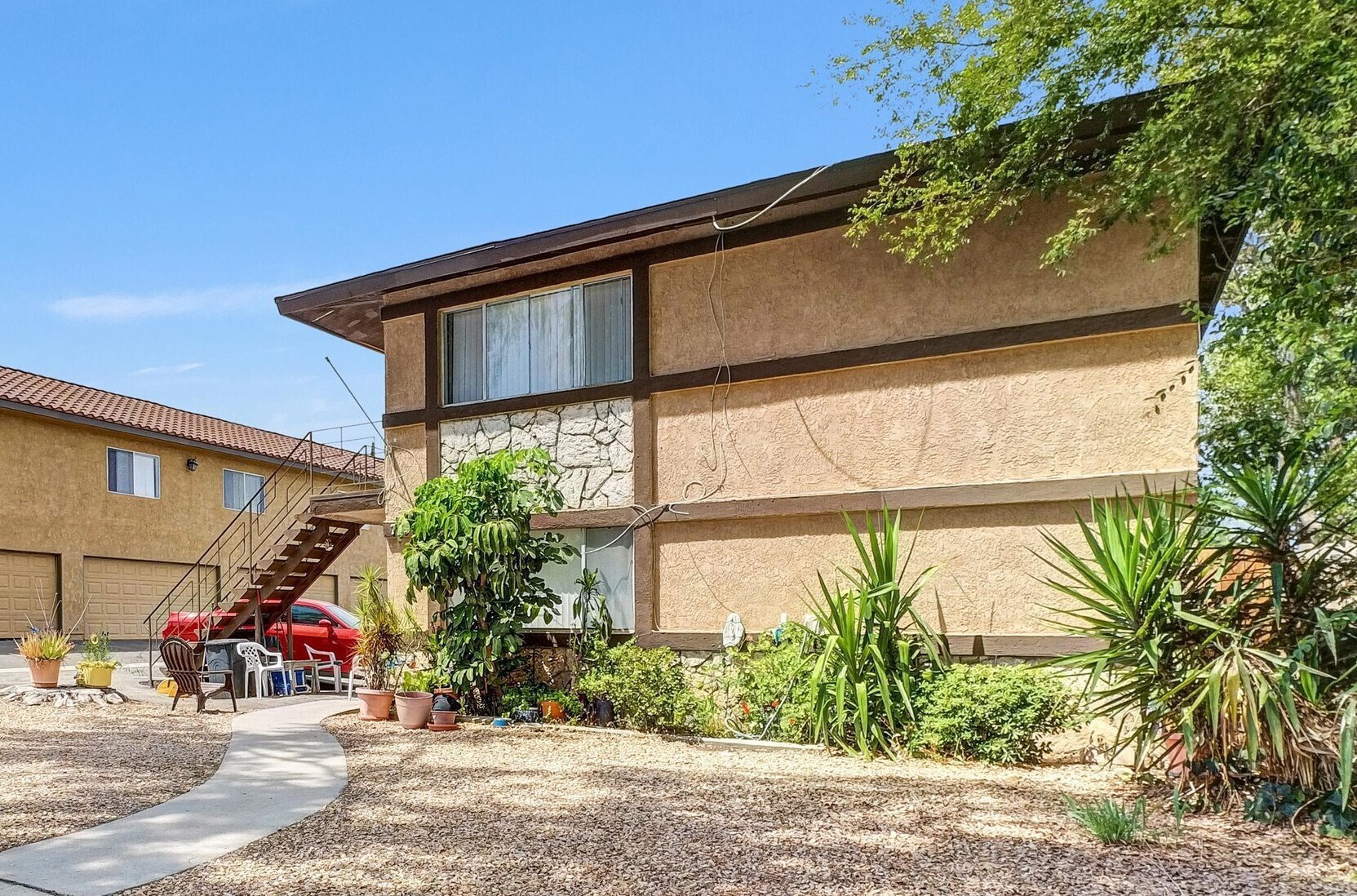 712 E Howard St, Corona, CA for Sale