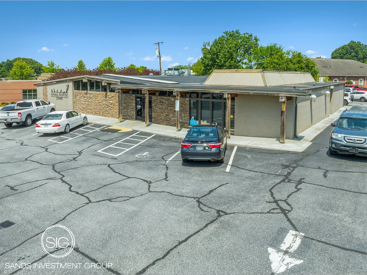 27 13th Ave NE, Hickory, NC for Sale