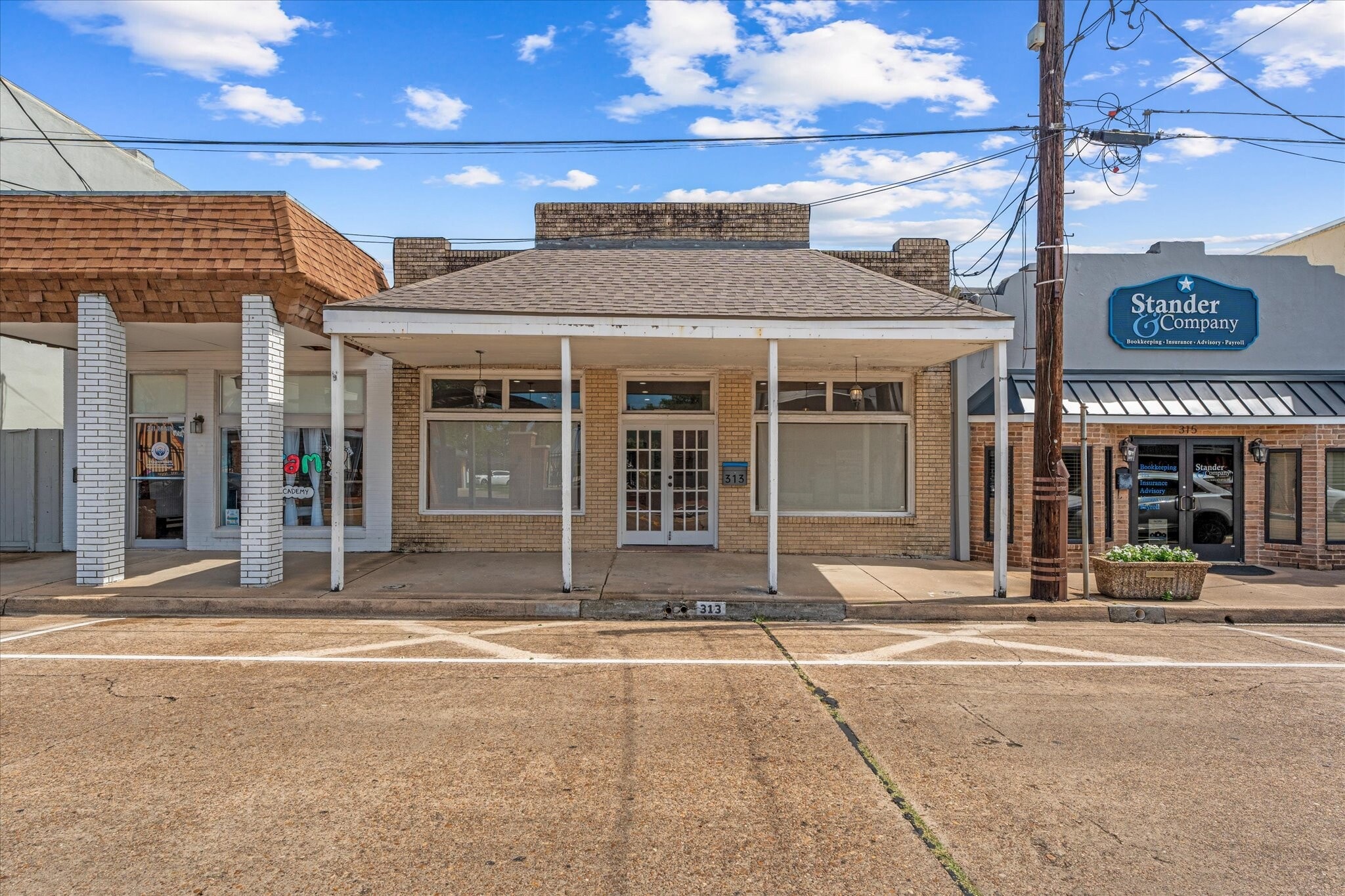 313 E Main St, Humble, TX for Sale