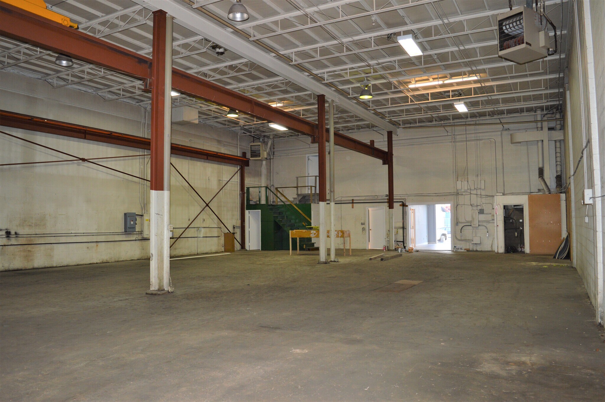 6216 Davies Rd NW, Edmonton, AB for Rent