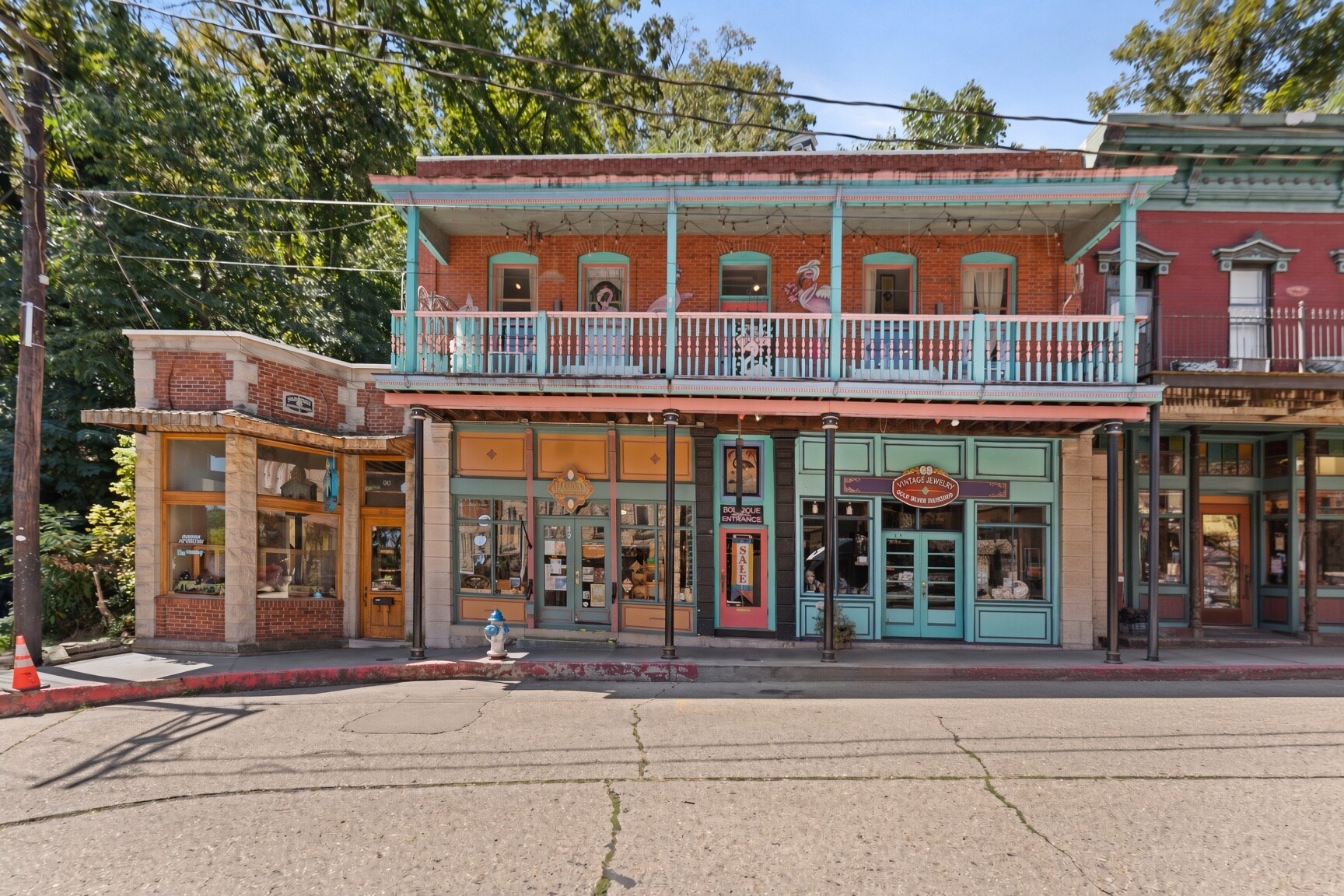 84 Spring St, Eureka Springs, AR for Sale