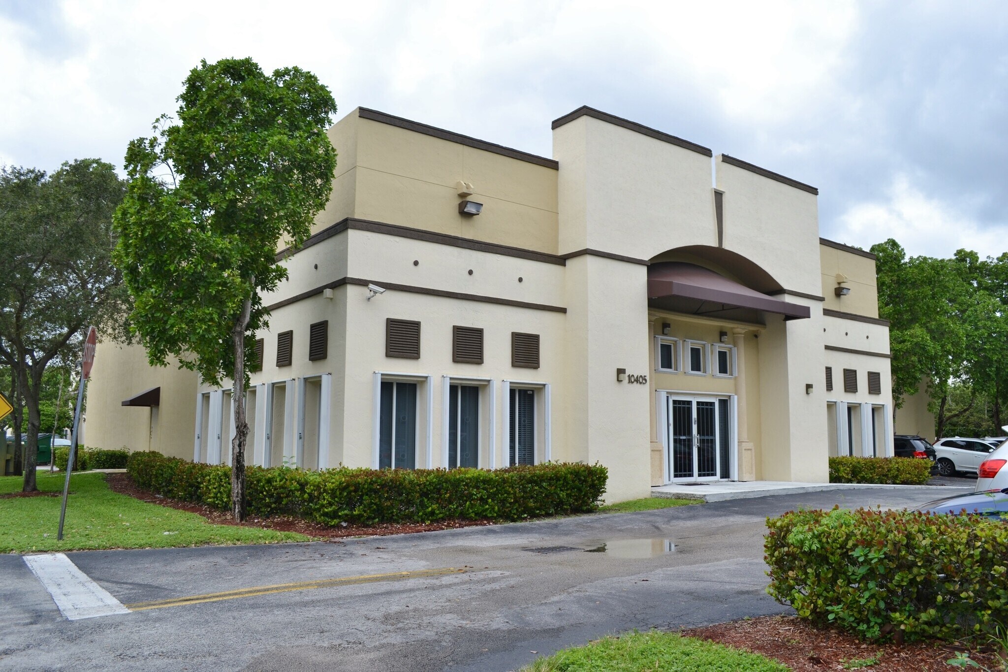 10405 NW 37th Ter, Miami, FL for Rent