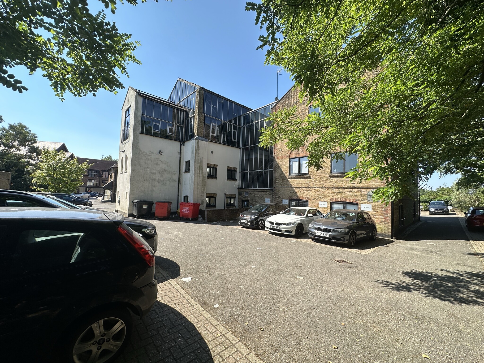 High St, Bushey, HRT for Sale
