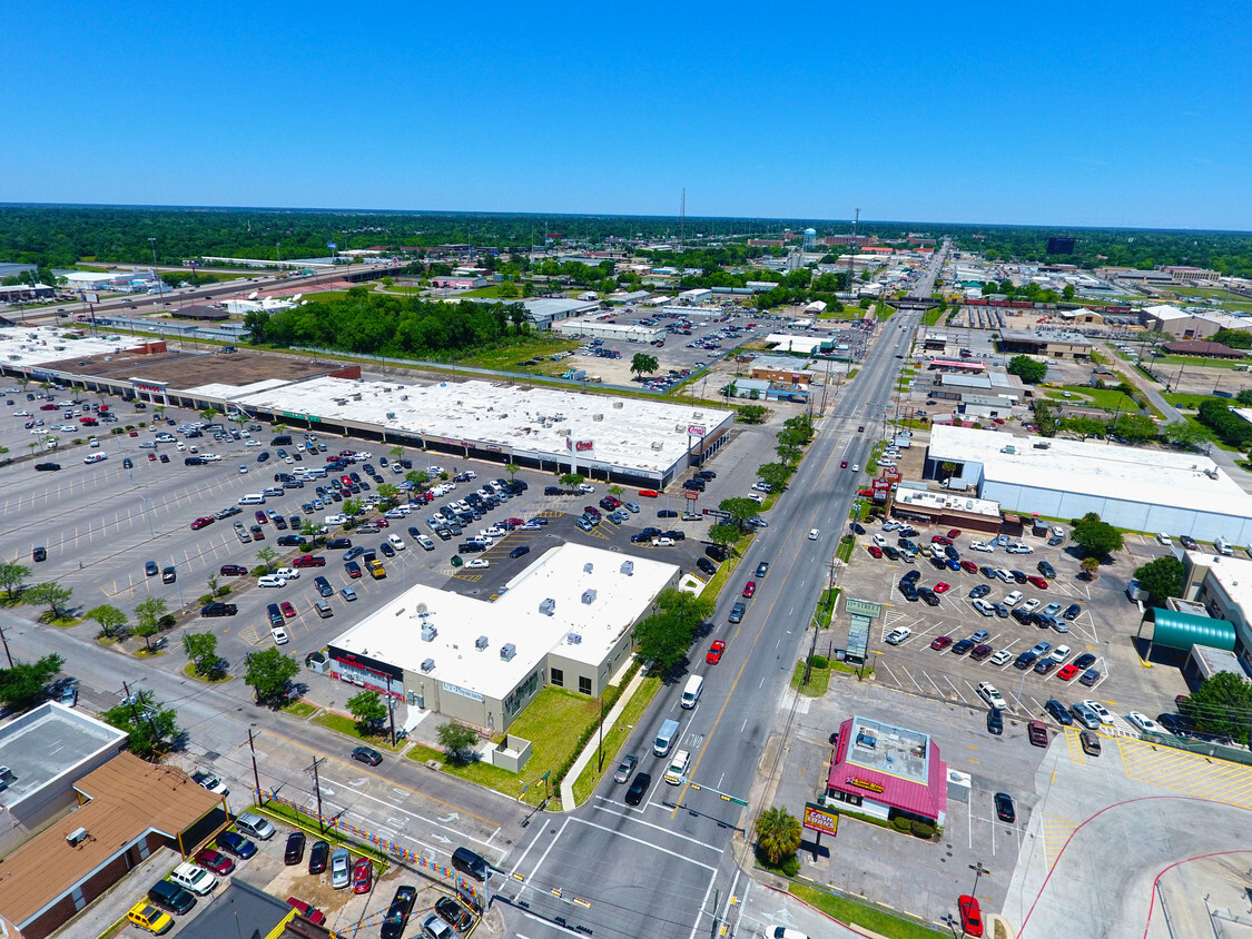 126-190 Gateway, Beaumont, TX for Rent