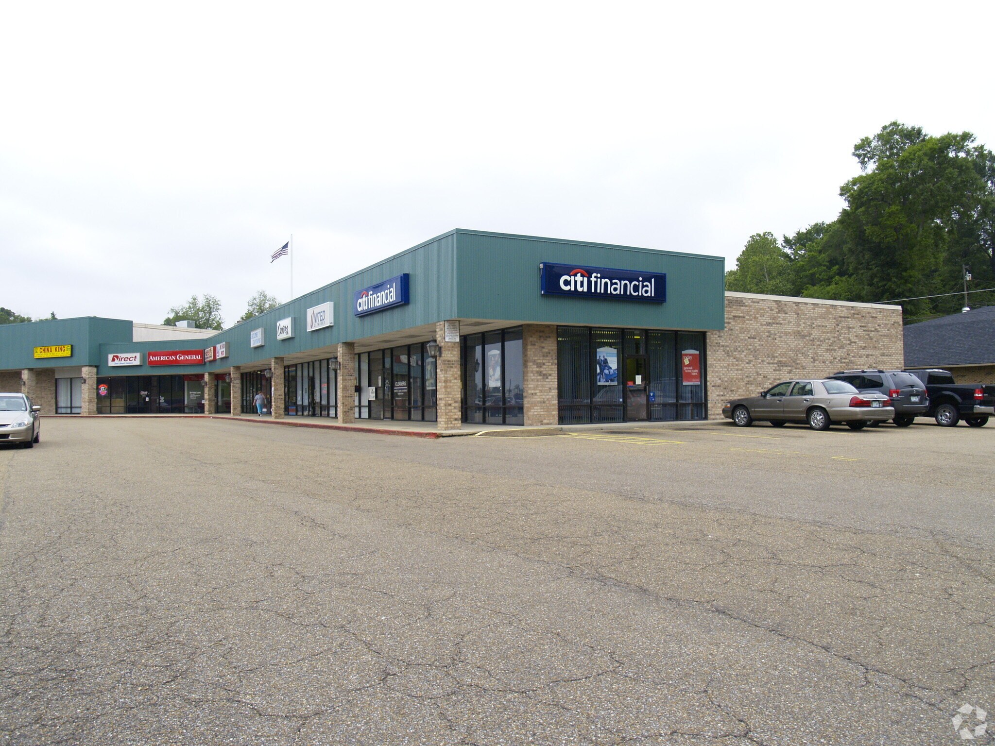 3046 Indiana Ave Vicksburg, MS 39180 Shopping Center Property for Lease on