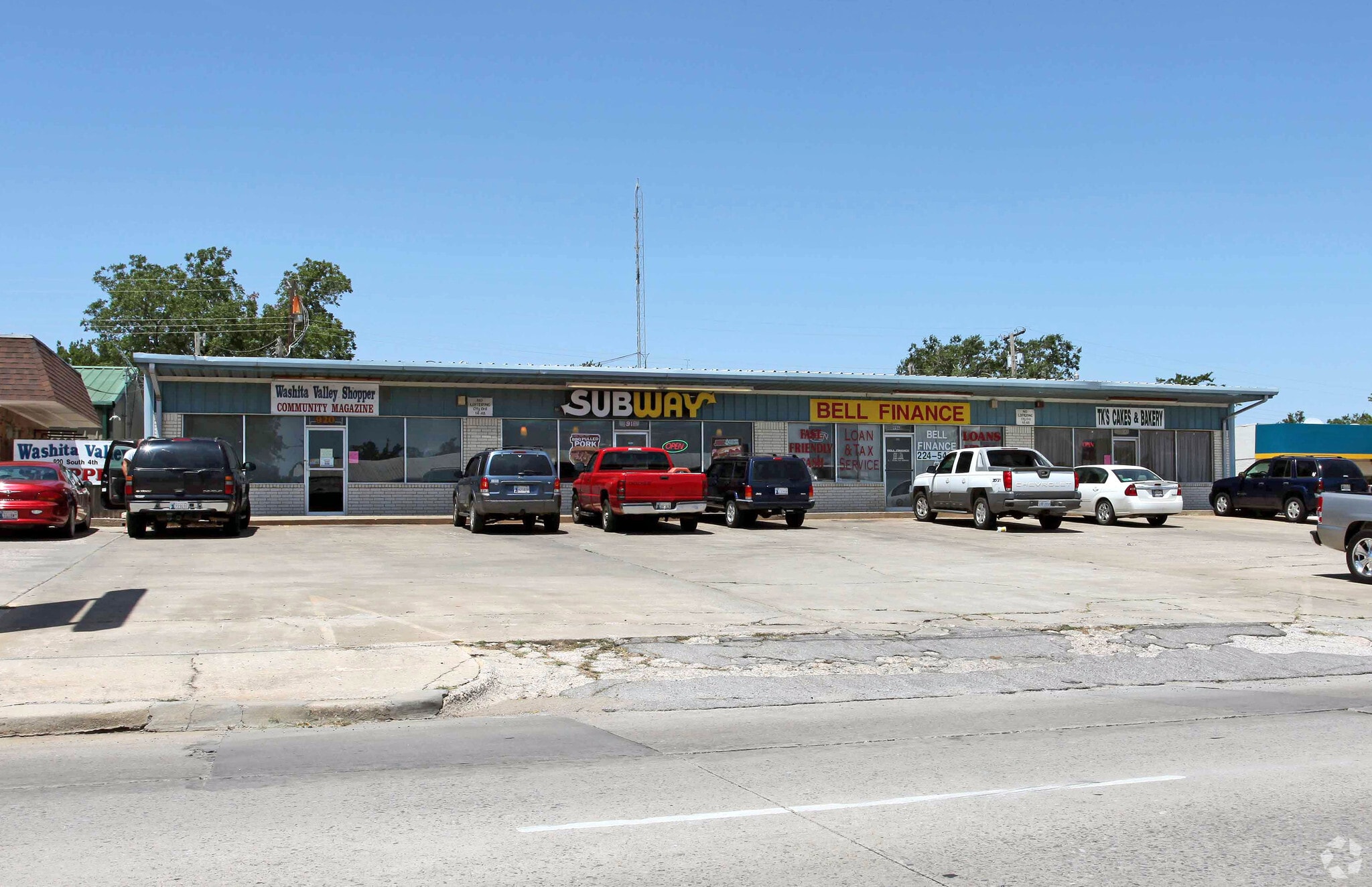 914-920 S 4th St, Chickasha, OK for Sale