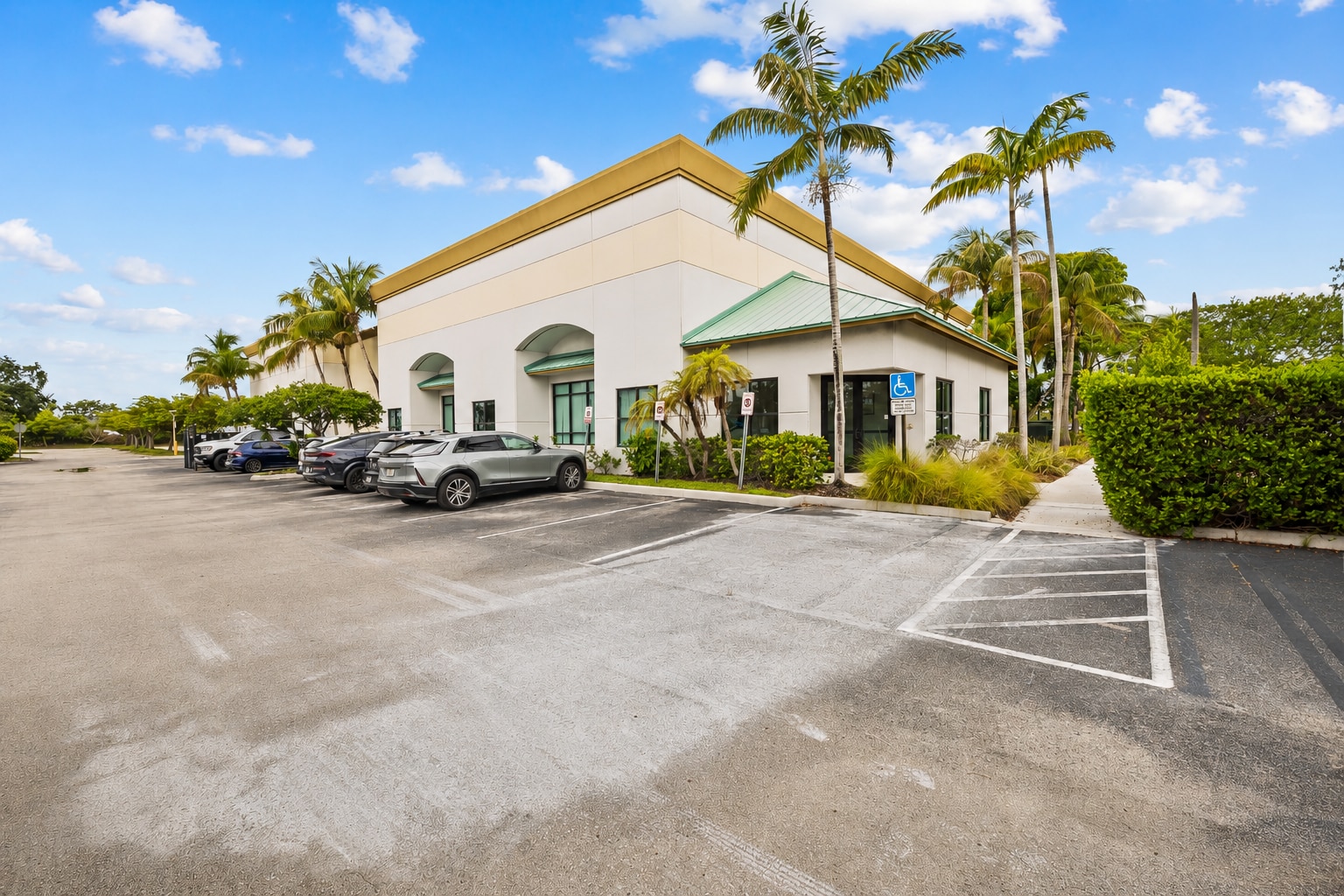 180 Gulf Stream Way, Dania Beach, FL for Rent