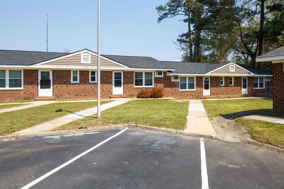 1043-1053 Rulnick St, Fayetteville, NC for Sale