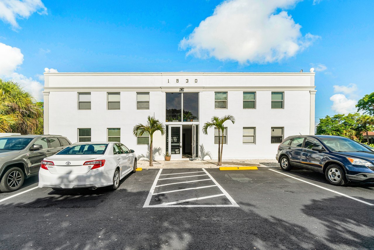 1530 Crescent Cir, West Palm Beach, FL for Sale