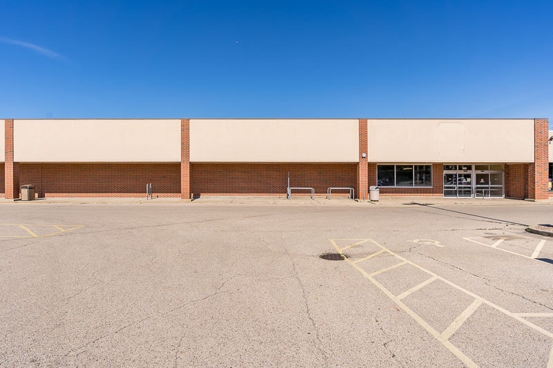 5910 N 2nd St, Loves Park, IL for Rent