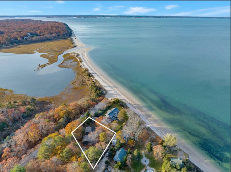14 E Landing Rd, Hampton Bays, NY for Sale