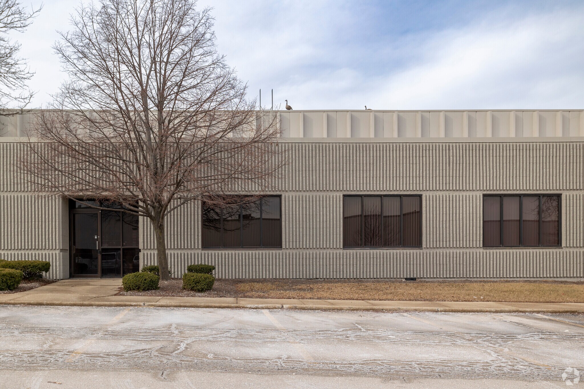6220 W 73rd St, Bedford Park, IL for Rent