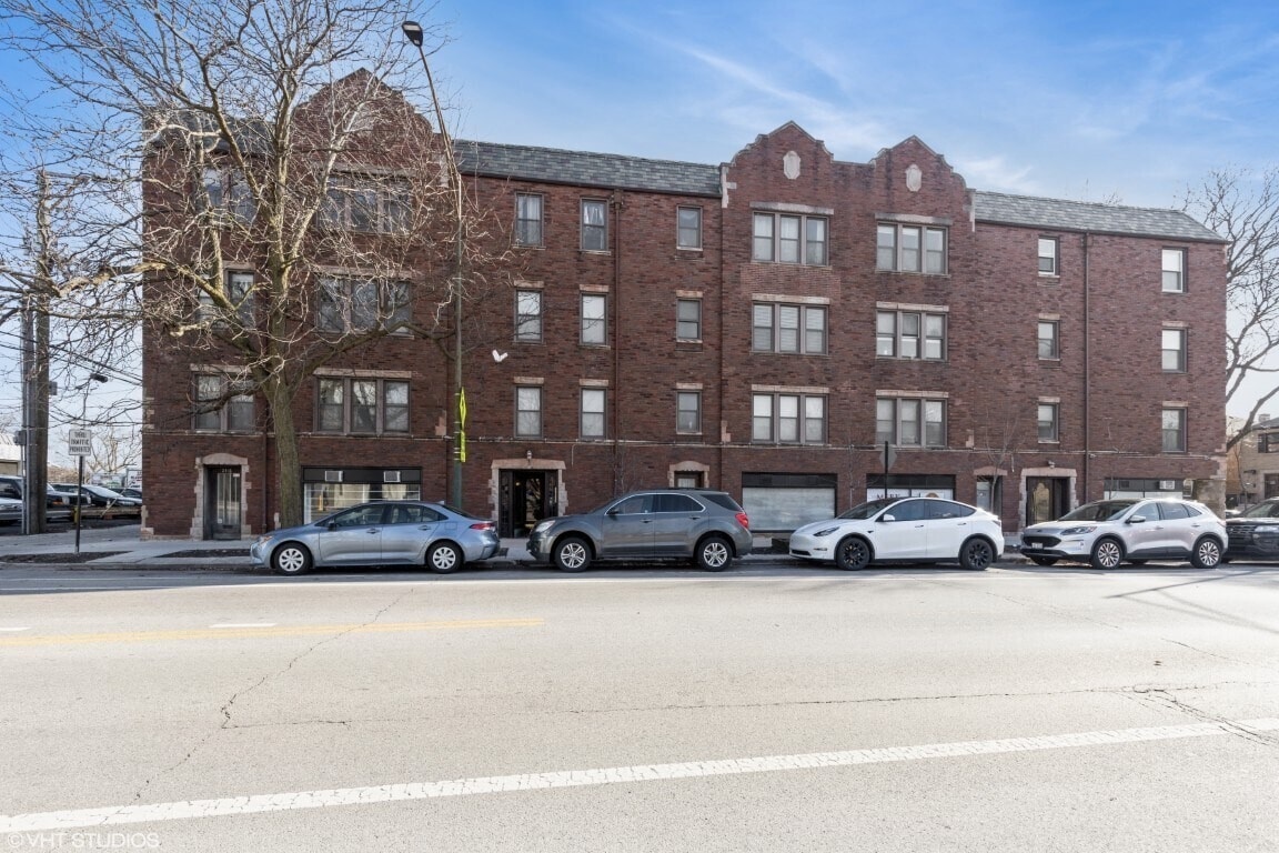 2415 W Pratt Blvd, Chicago, IL for Sale