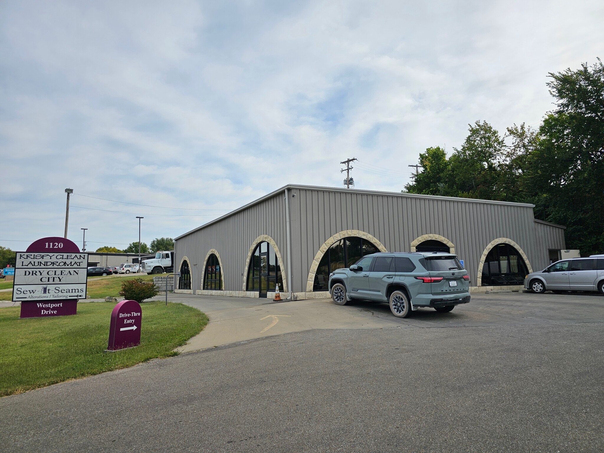 1120 Westport Dr, Manhattan, KS for Sale