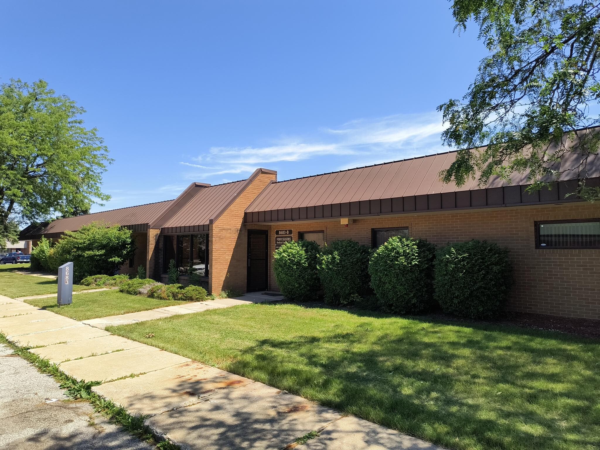 8683 Connecticut St, Merrillville, IN for Sale