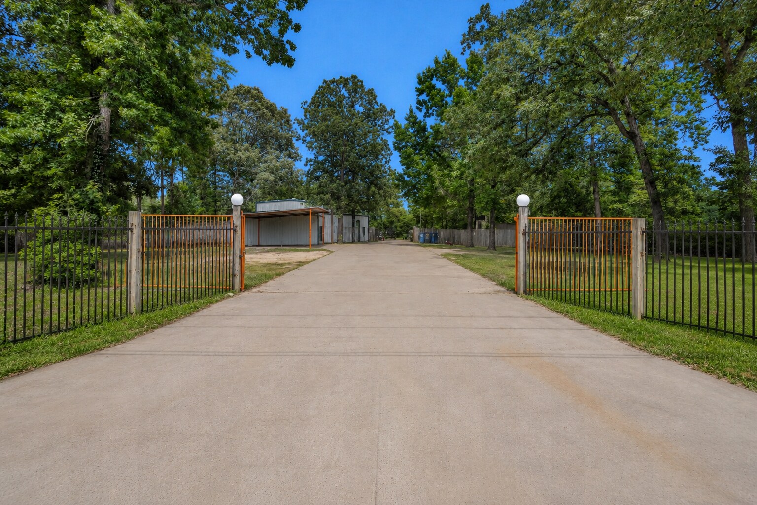 11003 Willis Waukegan Rd, Conroe, TX for Sale