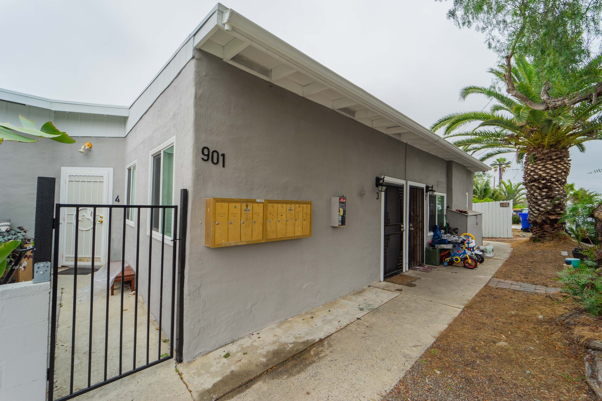 901 Hillcrest Pl, Oceanside, CA for Sale