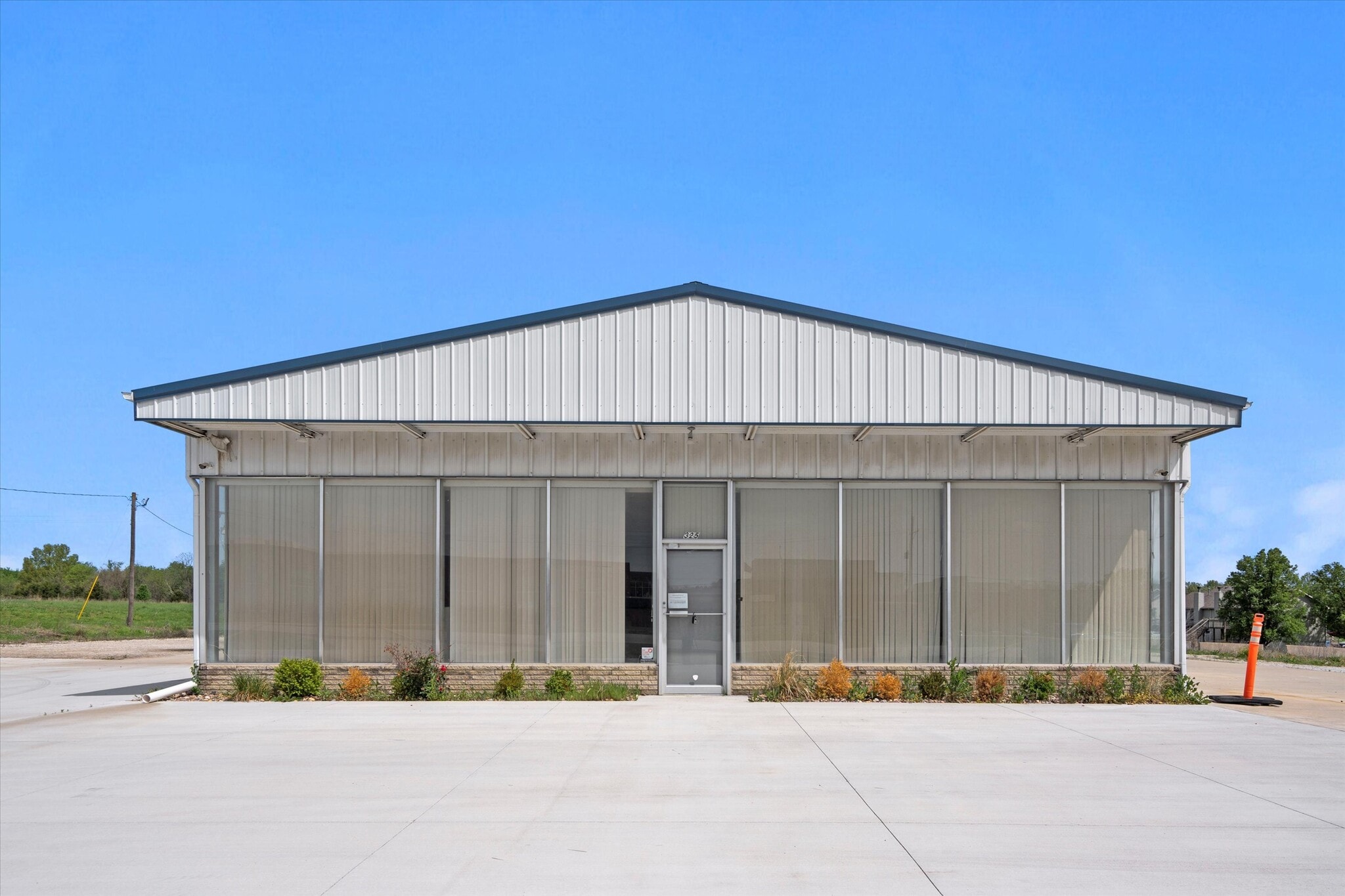 325 E State Ave, Tonganoxie, KS for Rent