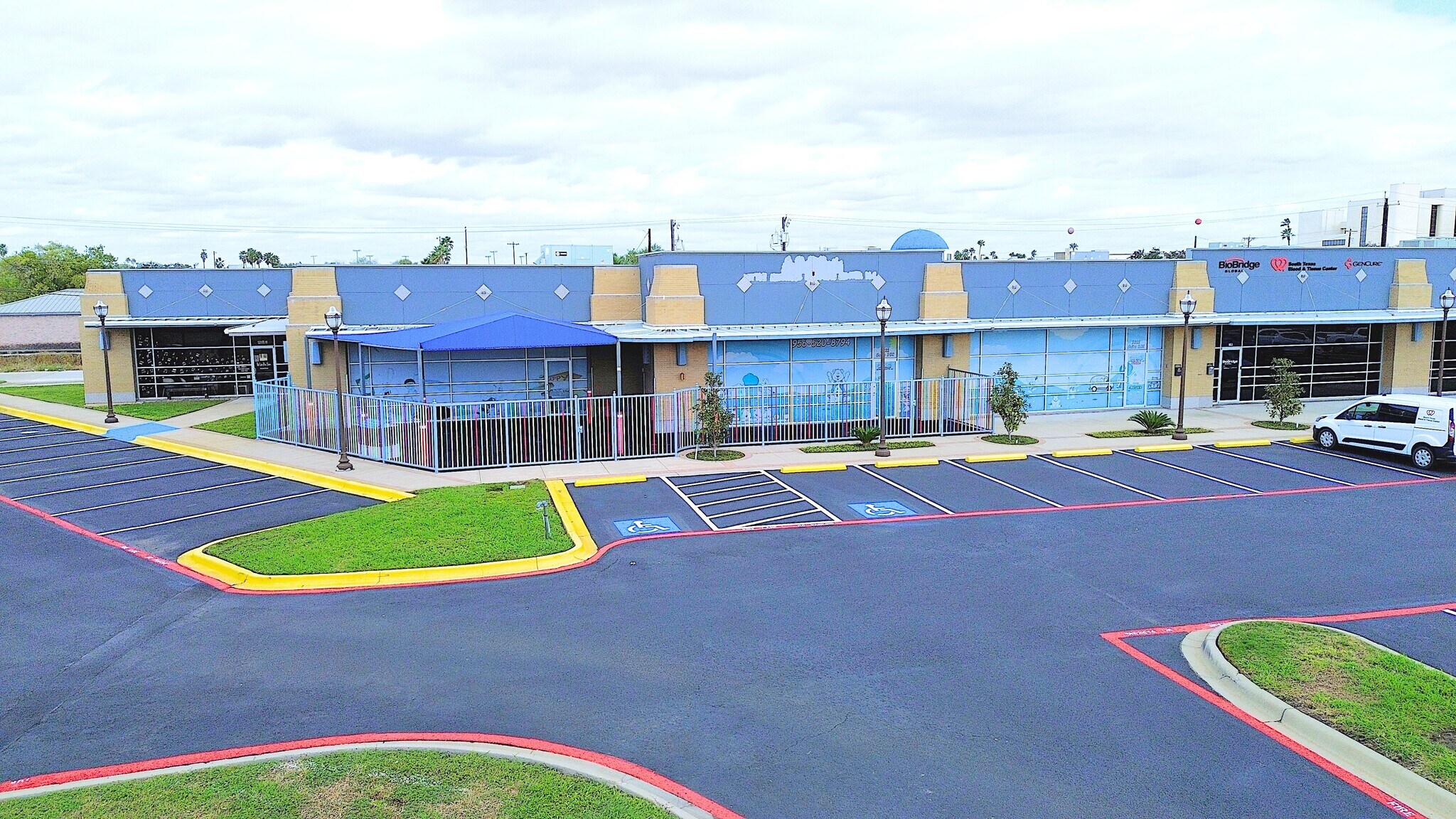 1221 S 10th St, Weslaco, TX for Rent