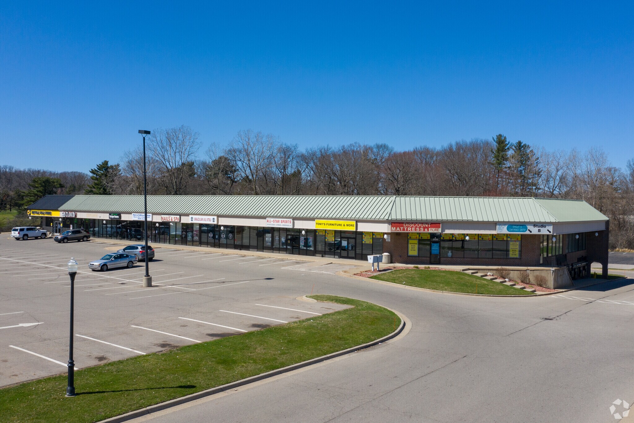 2035-2055 28th St, Grand Rapids, MI for Rent