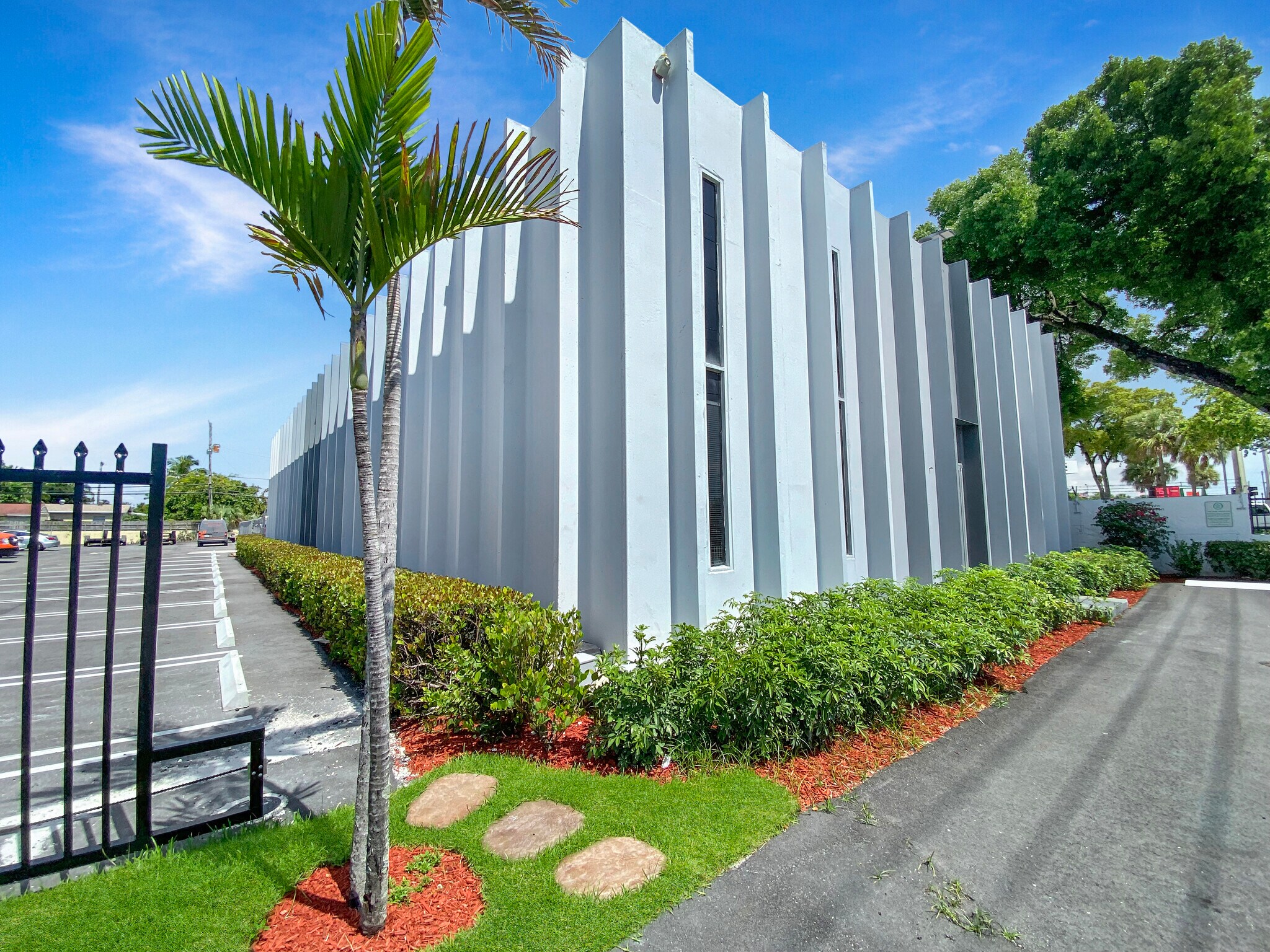 2351 N Dixie Hwy, Pompano Beach, FL for Rent