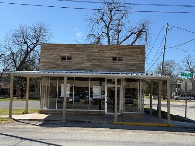 530 N Austin St, Seguin, TX for Sale