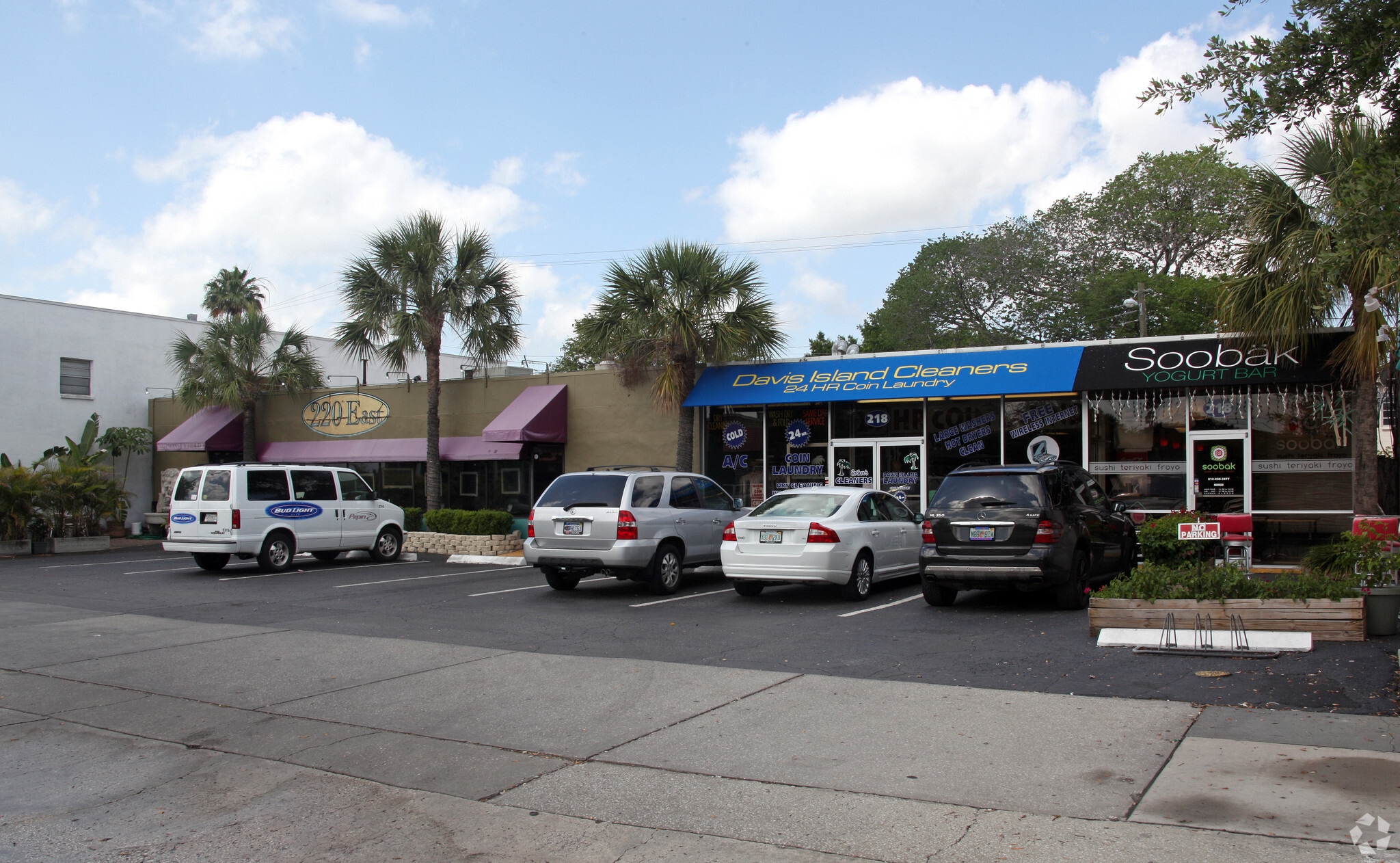 218 E Davis Blvd, Tampa, FL for Rent