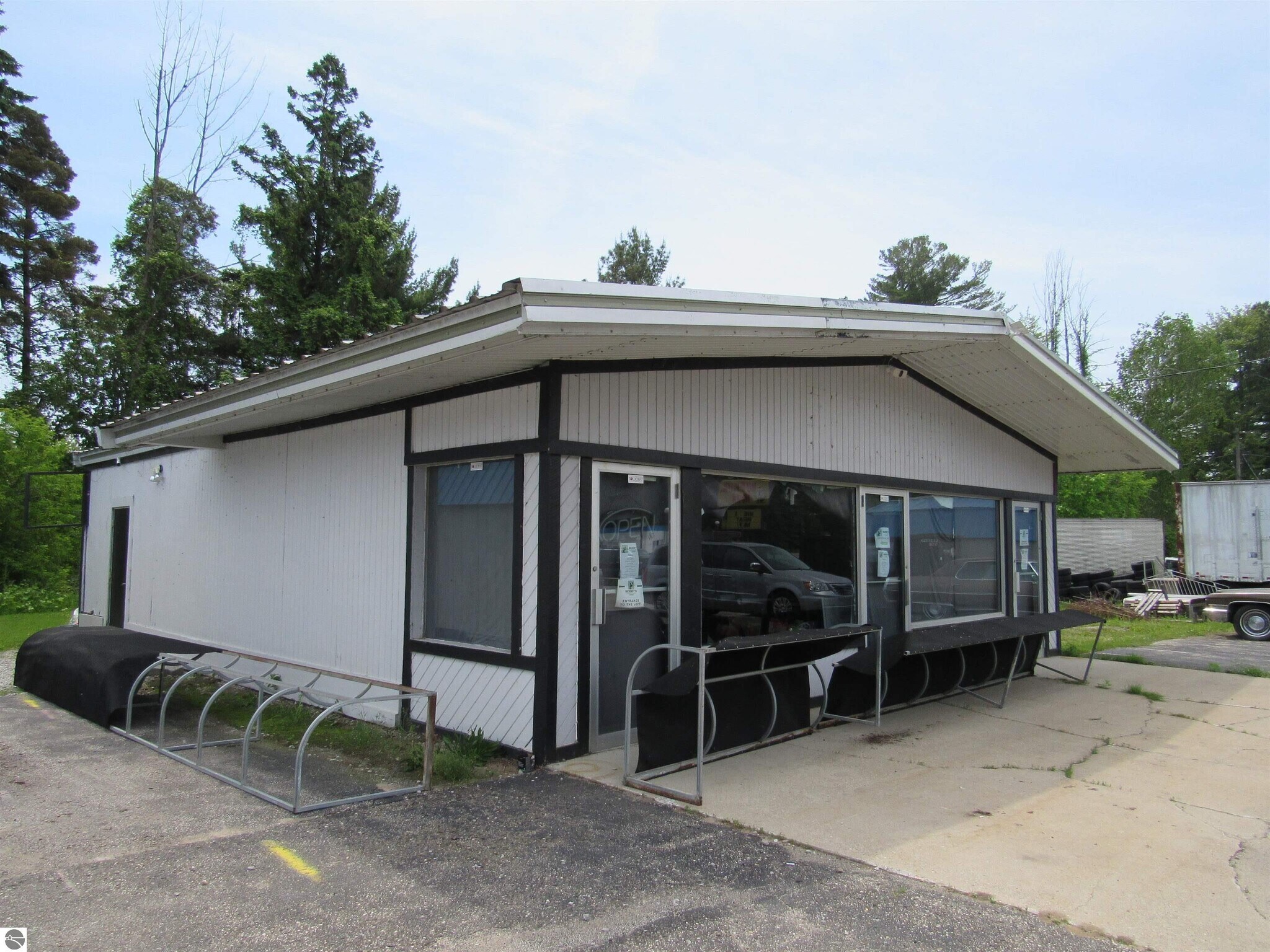 1131 W Lake St, Tawas City, MI for Sale
