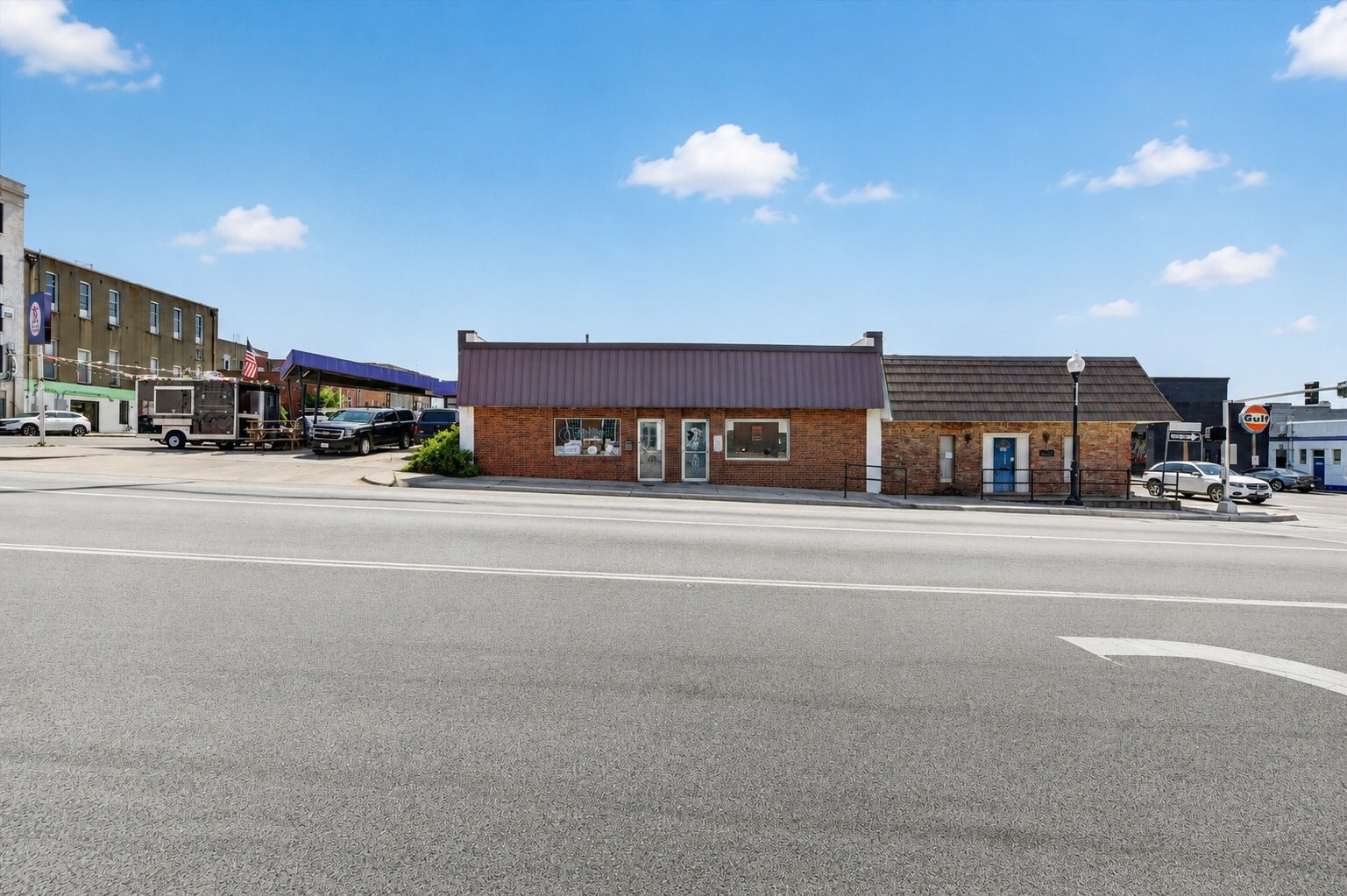 221-223 N Locust St, Denton, TX for Sale
