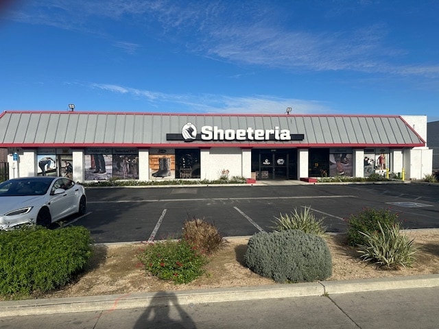 10015 Magnolia Ave, Riverside, CA for Sale