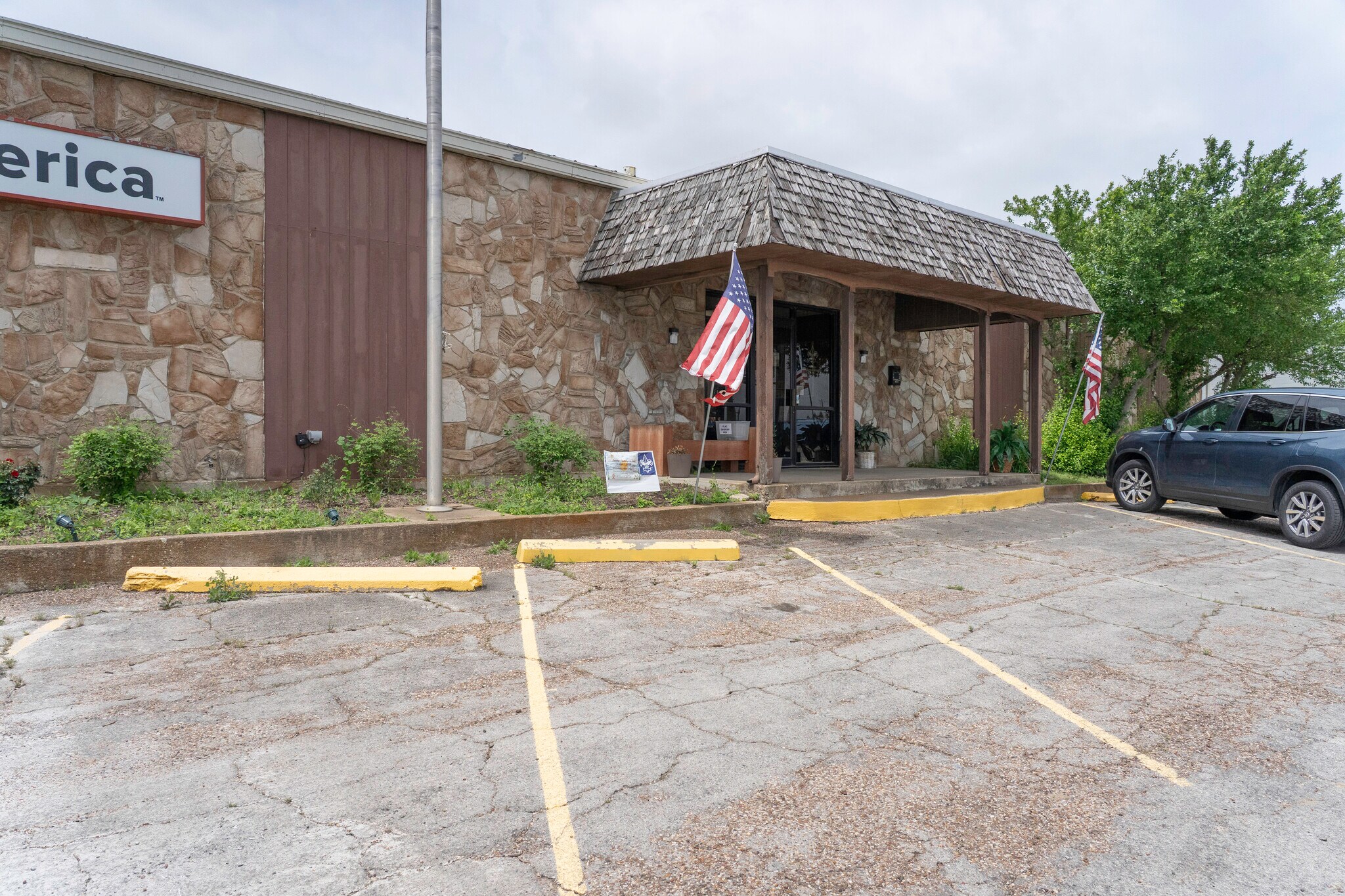 300 Lake Air dr, Waco, TX for Sale